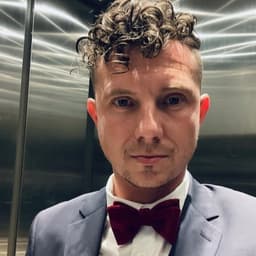 Andrew Moffett headshot