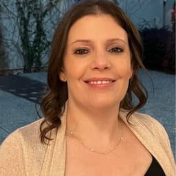 Stacey Shaw headshot